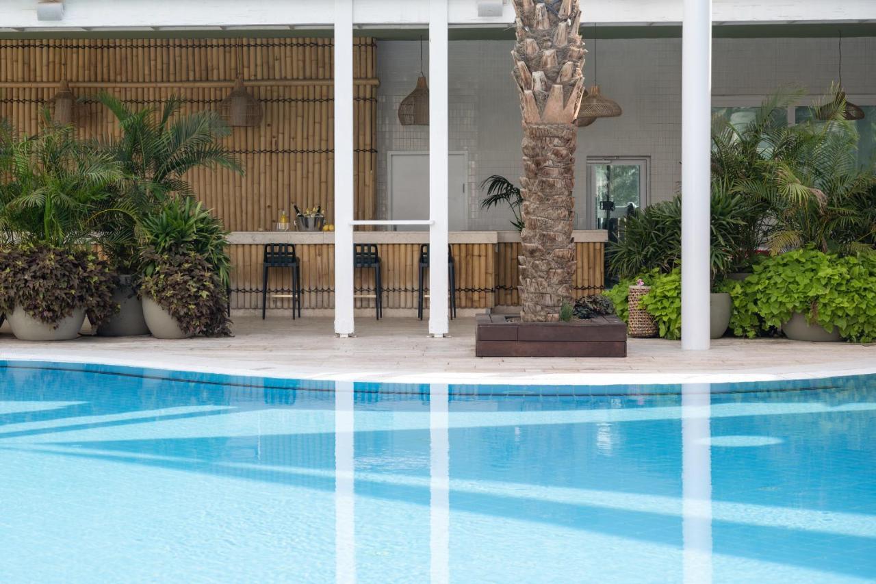 Dan Panorama Eilat Otel Dış mekan fotoğraf The pool at the 2012 Australian Survivor villa